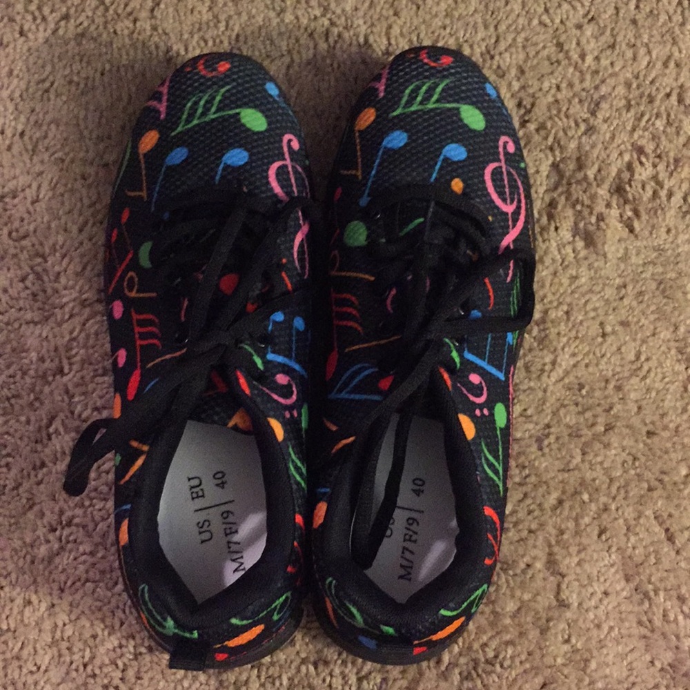Black Music note women’s sneaker size 8